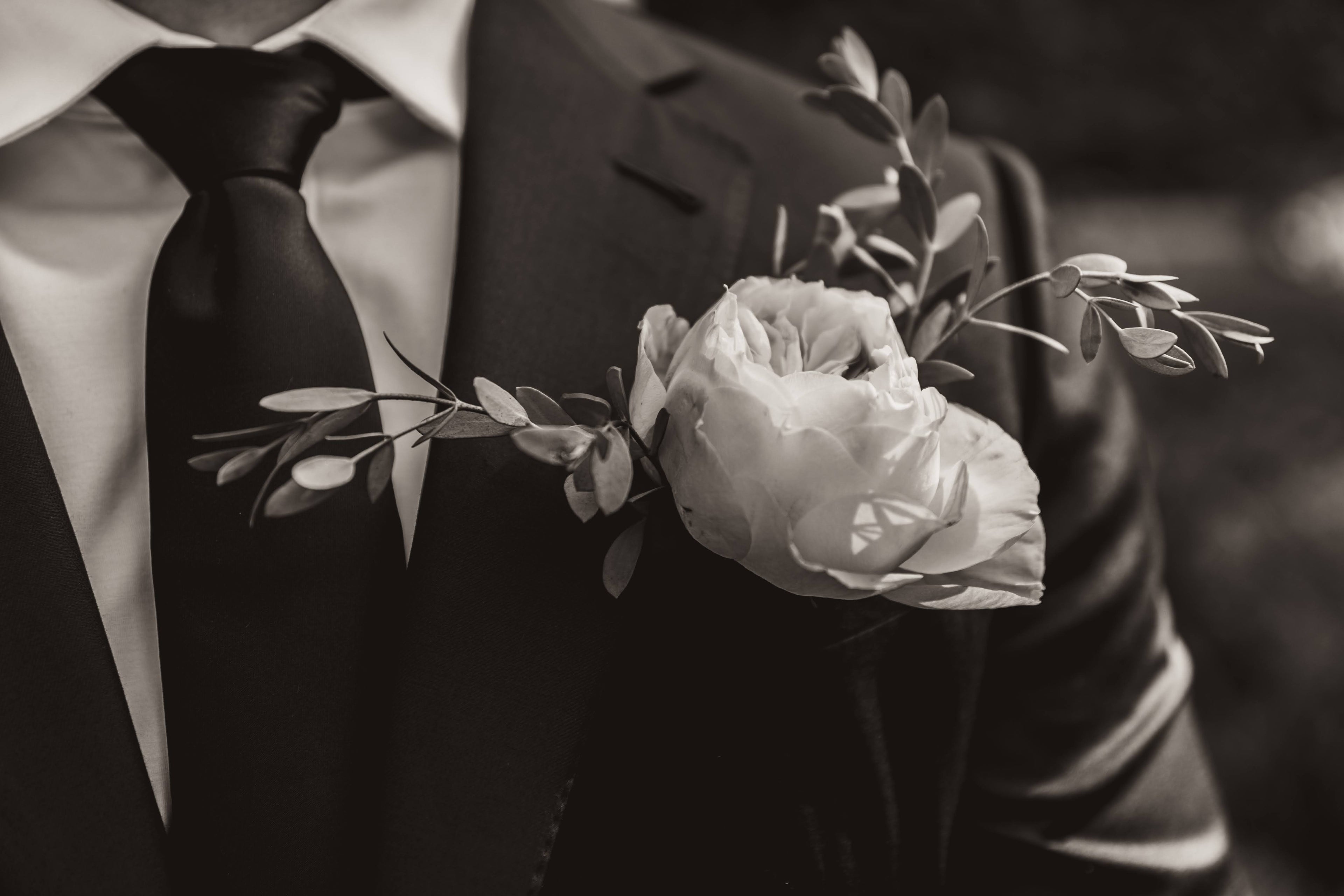 2025 Groom Style Guide: Trending Men�s Wedding Suit Colors You�ll Want to Wear